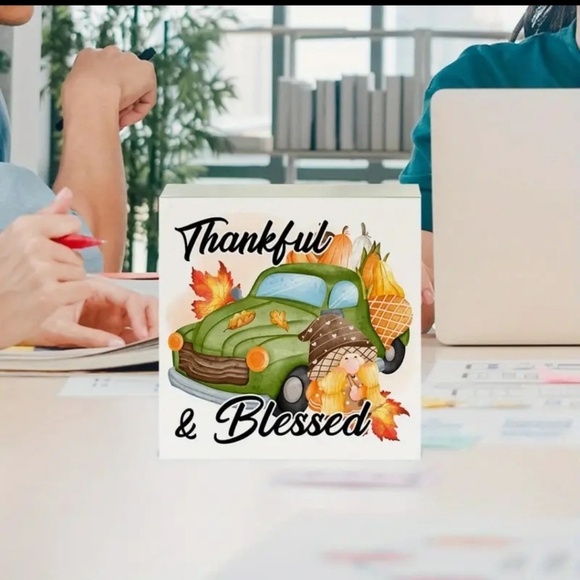 NEW! Thankful & Blessed gnome Sign - Picture 4 of 8